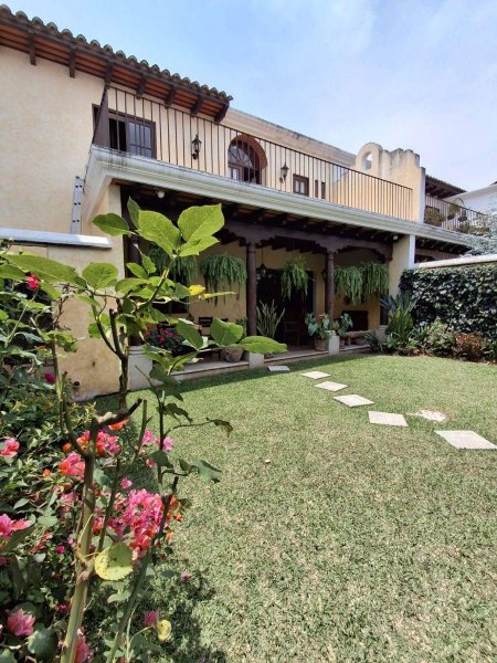 ANTIGUA GUATEMALA, CASA EN VENTA TOTALMENTE AMUEBLADA