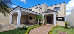 Casa en Venta en  Mixco, Guatemala